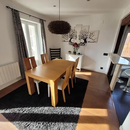 Piso Muy Amplio Y Centrico Con Vistas A La Bahia