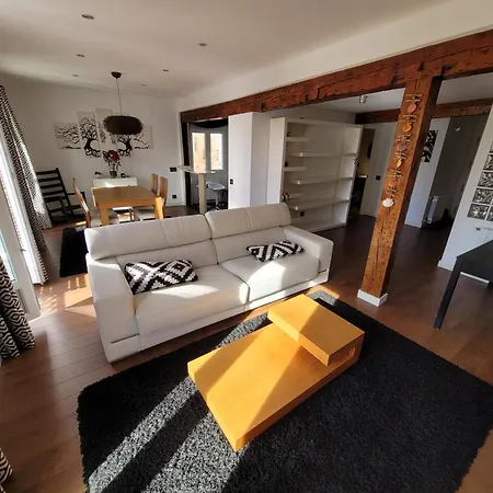 Piso Muy Amplio Y Centrico Con Vistas A La Bahia *