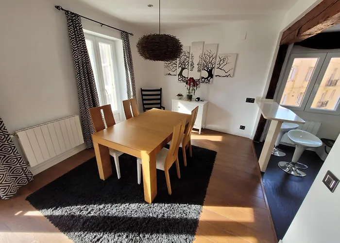 Piso Muy Amplio Y Centrico Con Vistas A La Bahia