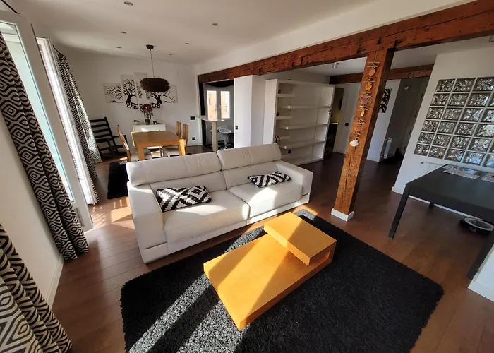 Piso Muy Amplio Y Centrico Con Vistas A La Bahia *