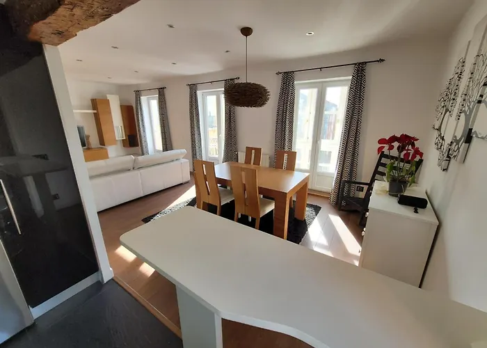 Piso Muy Amplio Y Centrico Con Vistas A La Bahia * Santander