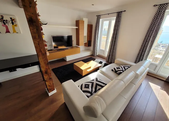 Piso Muy Amplio Y Centrico Con Vistas A La Bahia Apartmán