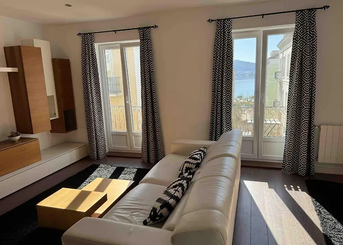 Piso Muy Amplio Y Centrico Con Vistas A La Bahia Apartmán
